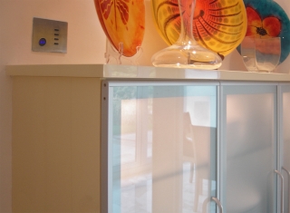 P400 switch outstation shown mounted on a wall